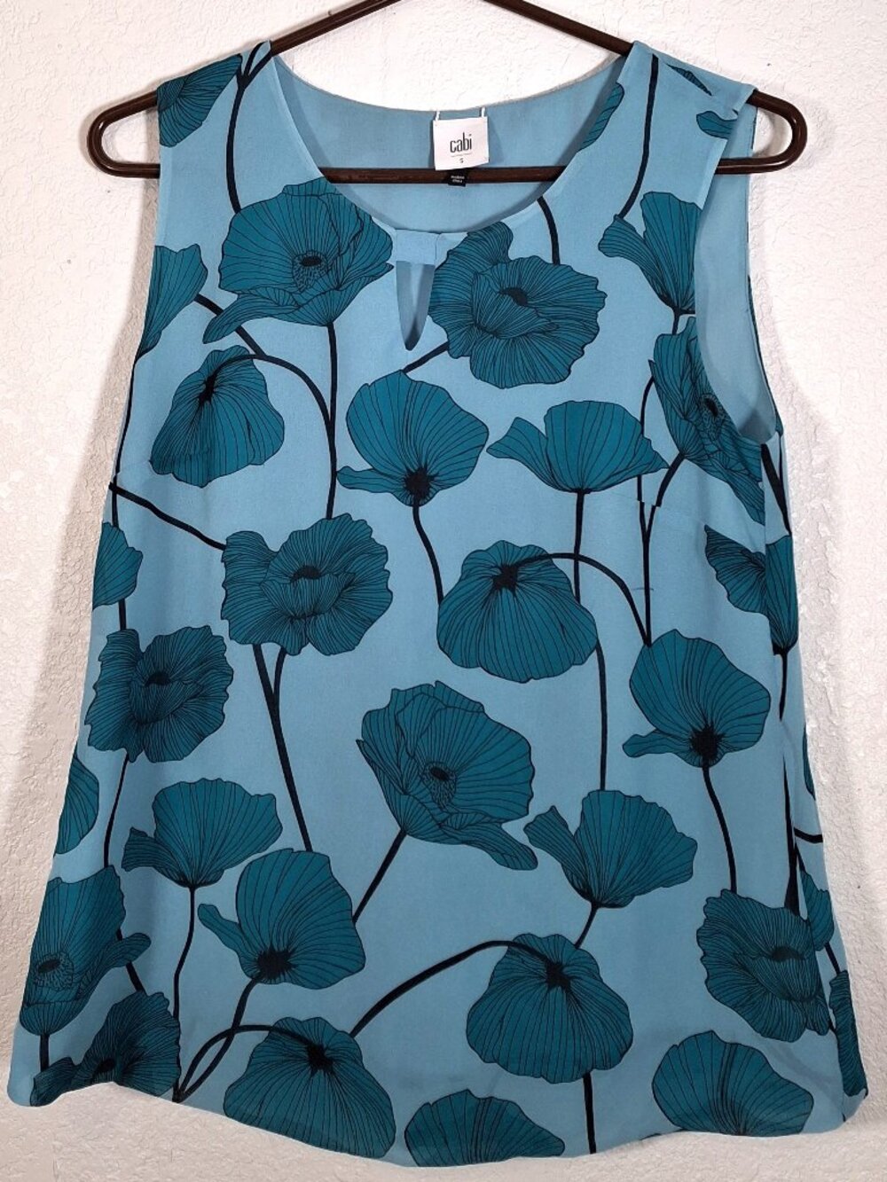 Cabi Ladies Top Botanical Blue Colors Size Small and Sleeveless